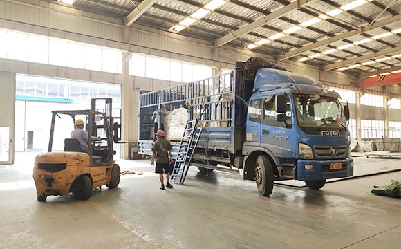 <a href=/ target=_blank class=infotextkey>擠奶機</a>設(shè)備發(fā)貨