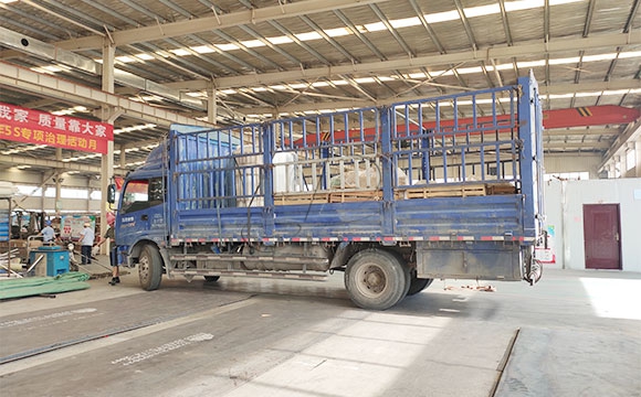 <a href=/ target=_blank class=infotextkey>擠奶機</a>設(shè)備發(fā)貨