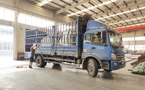 <a href=/ target=_blank class=infotextkey>擠奶機</a>設(shè)備發(fā)貨