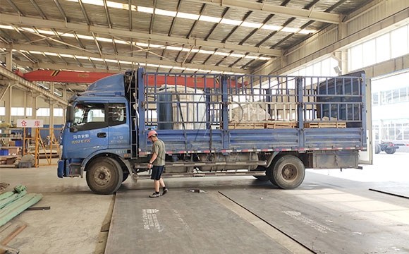 <a href=/ target=_blank class=infotextkey>擠奶機</a>設(shè)備發(fā)貨