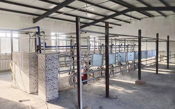 中置式<a href=/ target=_blank class=infotextkey>擠奶機(jī)</a>